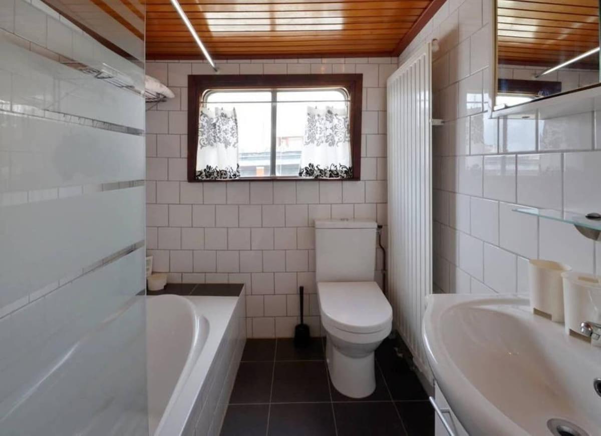 Houseboat Captain'S Quarters In Harbour Amsterdam Extérieur photo