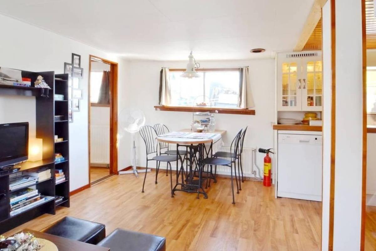 Houseboat Captain'S Quarters In Harbour Amsterdam Extérieur photo